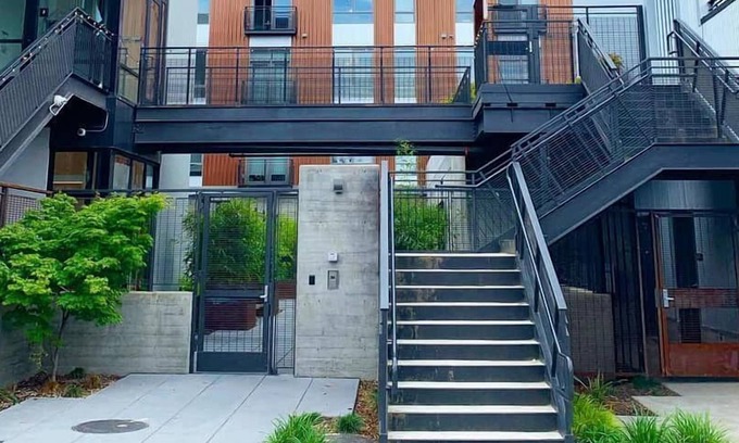 Midtown Sacramento Apartment | Landing at Ice House Midtown - 1 Bedroom in Midtown