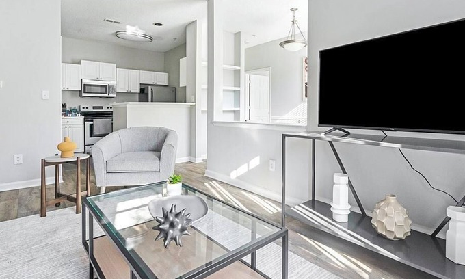 Durham Apartment | Landing at Lenox at Patterson Place Apartments - 1 Bedroom in Sayward Drive