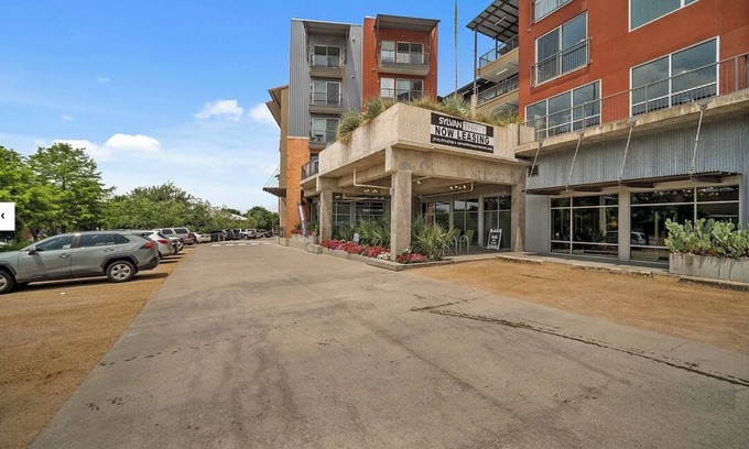 Kessler Apartment | Landing at Lofts at Sylvan Thirty - 2 Bedrooms in East Oak Cliff