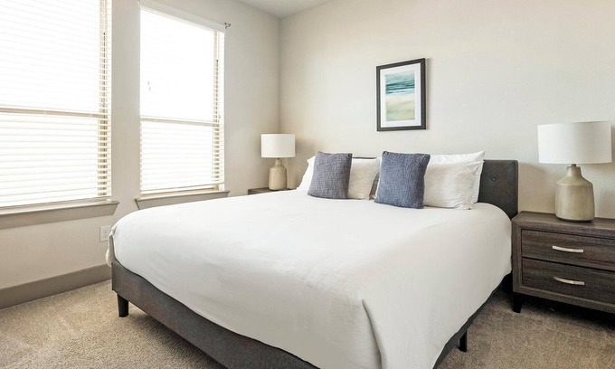 Manor Apartment | Landing at The Flats at Shadowglen - 1 Bedroom .