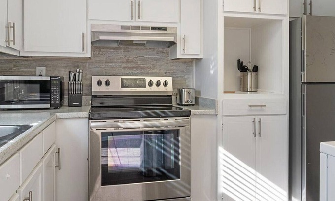 Ellenwood Apartment | Landing at The Park at London - 2 Bedrooms in Morrow