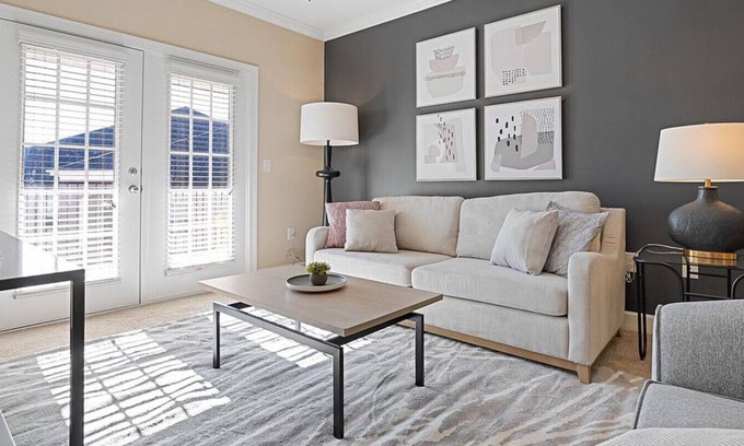 Greensboro Apartment | Landing at The Plantation at Pleasant Ridge - 2 Bedrooms in Downtown Greensboro