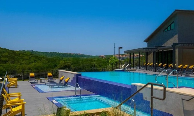 Wetmore Apartment | Landing at The View at Crown Ridge - 1 Bedroom in Northwest Side