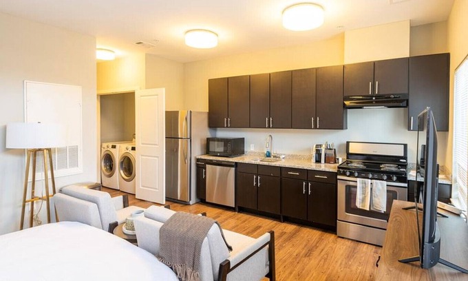 Windsor Apartment | Landing at Windsor Station - 1 Bedroom in Downtown Windsor