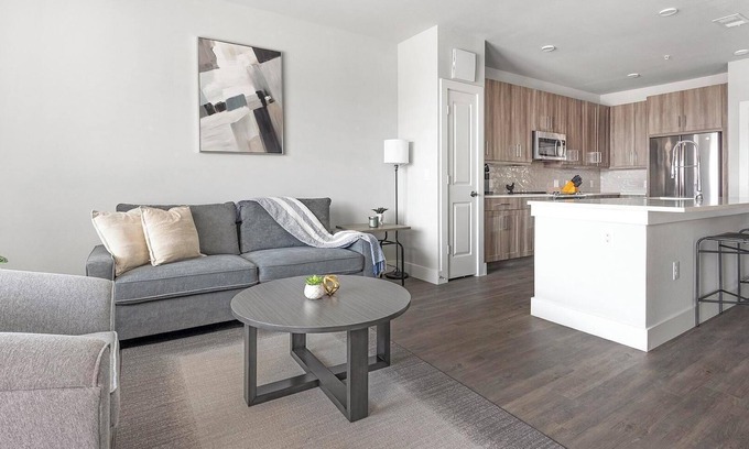 Katy Apartment | Landing | Beautiful 1BD, Gym, Clubhouse
