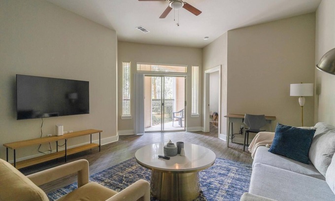 Nassau Bay Apartment | Landing | Beautiful 2BD, Gym, Pool