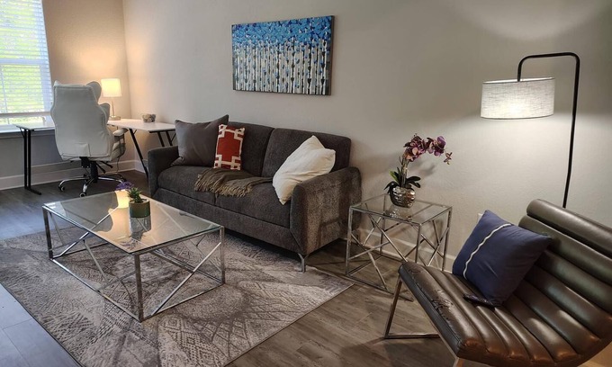 Newberry Apartment | Landing | Chic 2BD, Gym, Pool