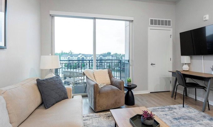 North Kansas City Apartment | Landing | Modern 1BD, Yoga Studio, Pool