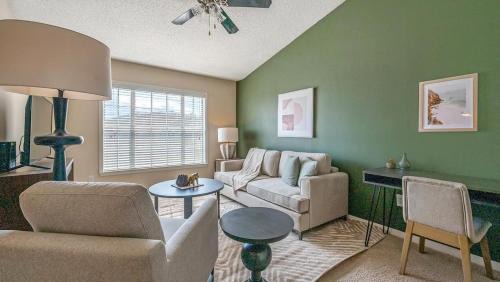 Brentwood Apartment | Landing Modern Apartment with Amazing Amenities (ID8494X66)