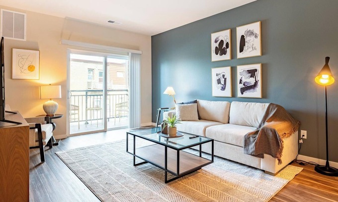 Newberry Apartment | Landing | Stunning 1BD, Pool, Gym