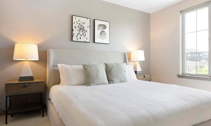 Northwest Portland Apartment | Landing | Stylish 1BD, Courtyard, Rooftop Lounge