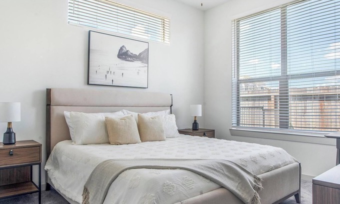 Austin Apartment | Landing | Stylish 1BD, Yoga Studio, Clubhouse