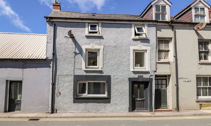 Cardigan Cottage | LANE COTTAGE, pet friendly, with a garden in Cardigan
