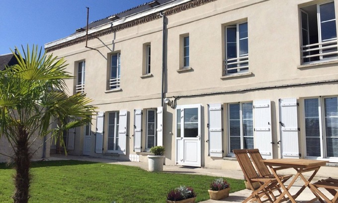 Laon Apartment | Laon - Duplex "Poppies" with Garden and Private Spa