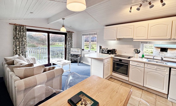 Crianlarich Ski Chalet | Lapwing Lodge with loch and mountain view