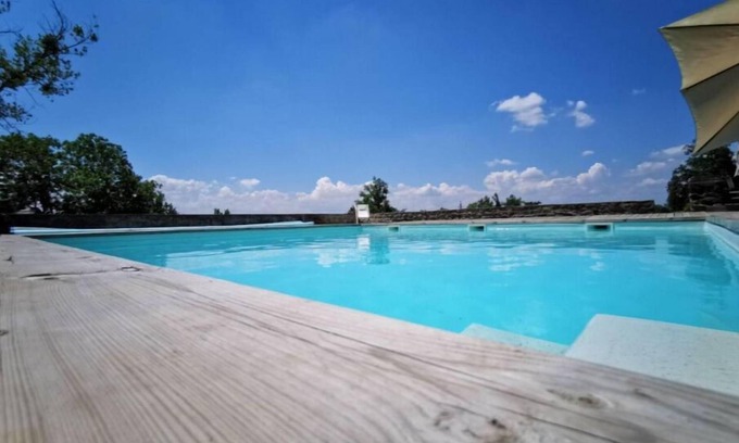 Saint-Etienne-Lardeyrol Bed & Breakfast | Laraire