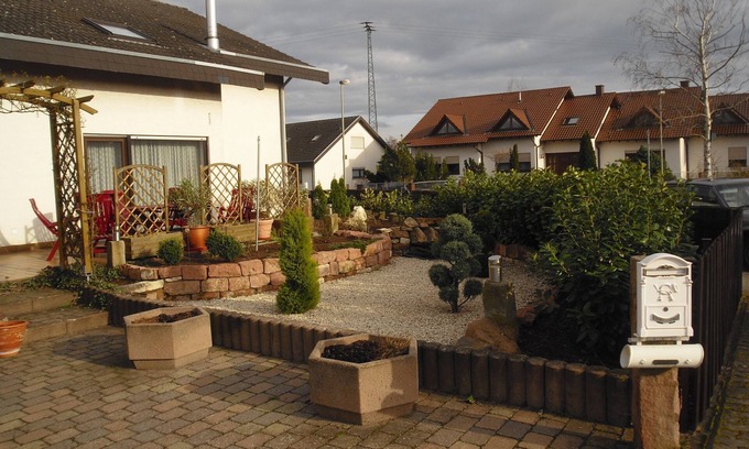 Neustadt-Geinsheim Apartment | Large, sunny, quietly located apartment with a view of the Palatinate Forest