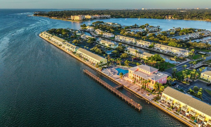 Coquina Key Condo | Large 1 Bedroom w/Large Patio, Kayaks, Pickleball Courts, and on the Bay