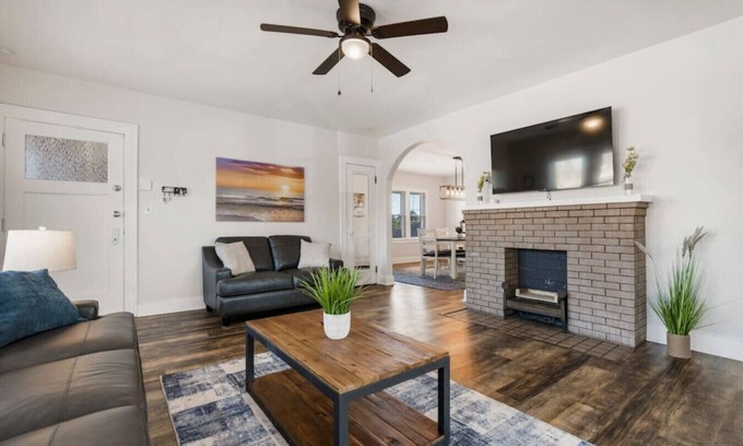 Canton Apartment | Large 2 Bed Apartment in The Heart of Canton