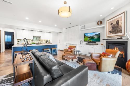 Canyon Links House | Large 3 BR - Sleep 8, Gourmet Kitchen, Beautiful Master, Large Balcony, Amazing Views!