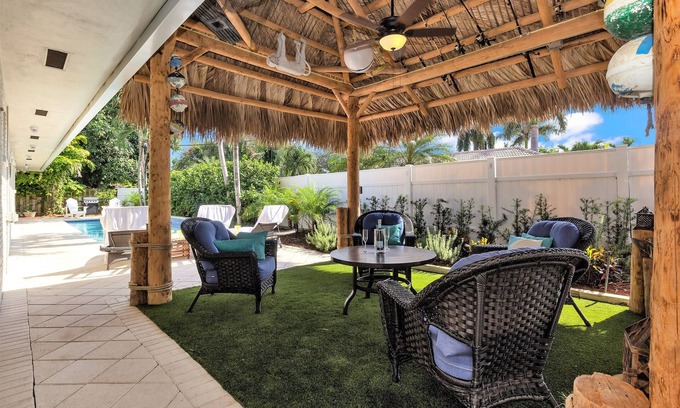 Santa Barbara Estates House | Large 4/3House - 7MIN WALK 2 BEACH!-Tiki, Heated Pool & Bikes Included