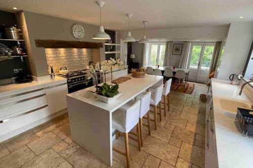 Malmesbury House | Large 4 bed house in Malmesbury, great for big families