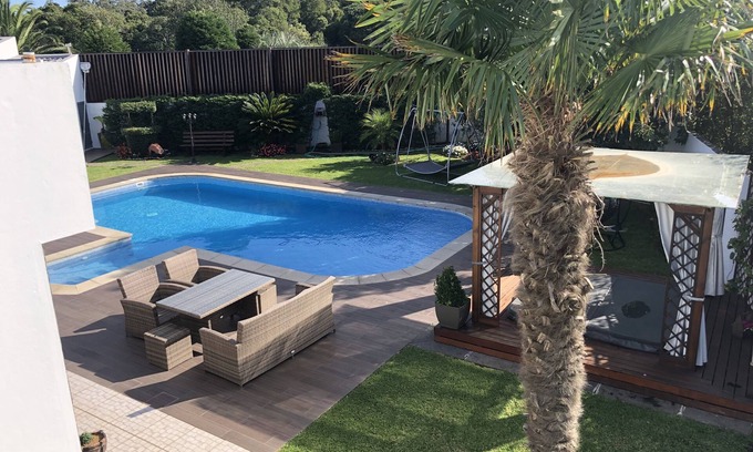 Fenais da Luz House | Large 6 rooms Luxury Home with Pool and Hot tub
