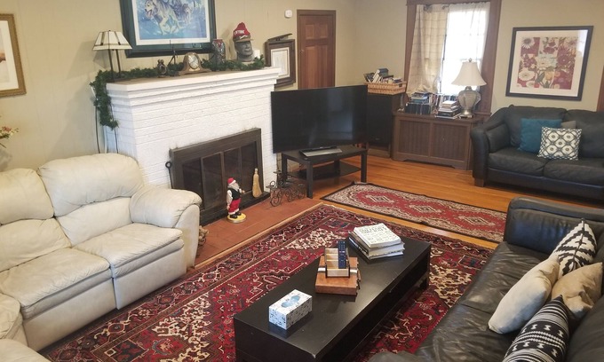 Pitman House | Large 7 bedroom Colonial with in-law suite near Rowan Universityn