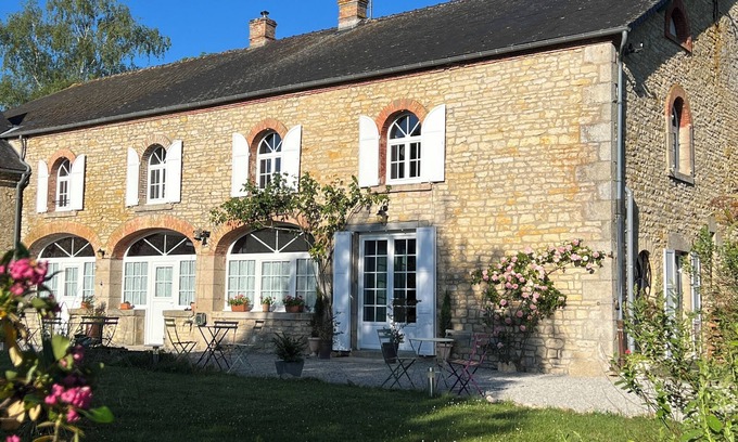 Arconnay House | Large 7-bedroom house with swimming pool
