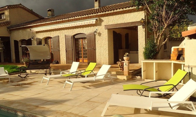 Vedene Villa | Large and beautiful character villa located in peace and nature