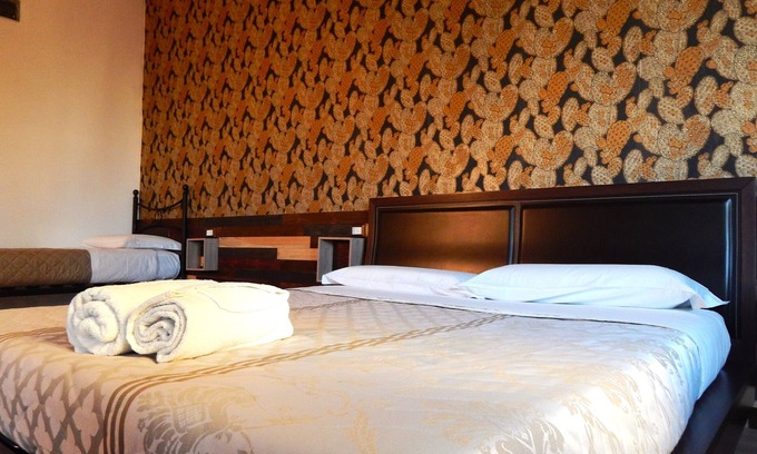Piazza Armerina Bed & Breakfast | Large and cozy room suitable for both a group of friends and families