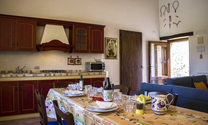 Piegaro Apartment | Large apartment in a cottage in the green countryside of Perugia