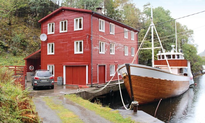 Fusa Apartment | Large boathouse with three vacation apartments (N19683, N19684, N19685).