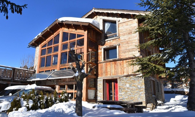 Superbolquere Ski Chalet | Large chalet for 12 people