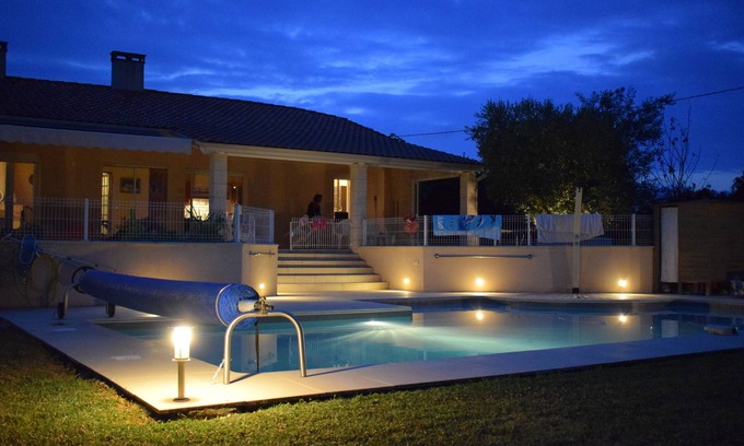 Tombeboeuf House | Large, comfortable family home in the countryside with heated pool