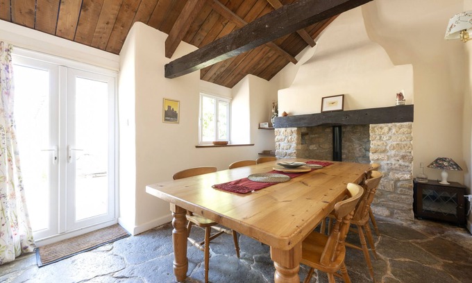 West Milton Cottage | Large, cosy Self Catering Cottage Set In Beautiful Countryside. Pet friendly