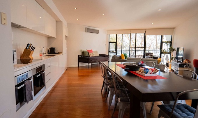 Yarralumla Apartment | Large Executive 3 bedroom