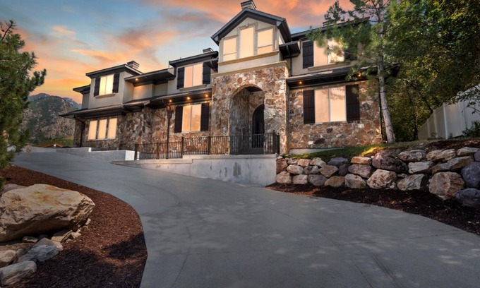Olympus Cove House | Large Executive Home High in Olympus Cove with Amazing Valley Views