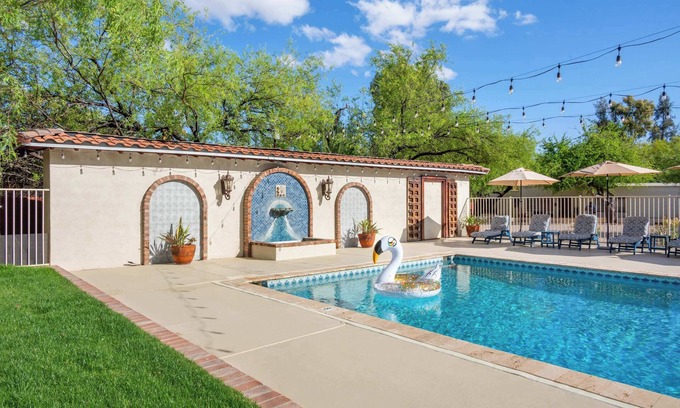 Tanque Verde House | Large Families, Resort-Style Pool Solana #5