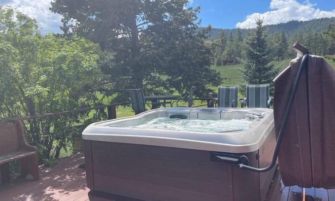 Darby House | Large, Fully Equipped, Private & Cozy Montana Vibe W/Fireplace, Hot Tub & Hiking