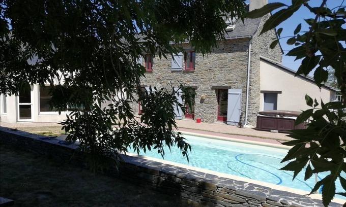 Saint-Sulpice-des-Landes House | Large gîte