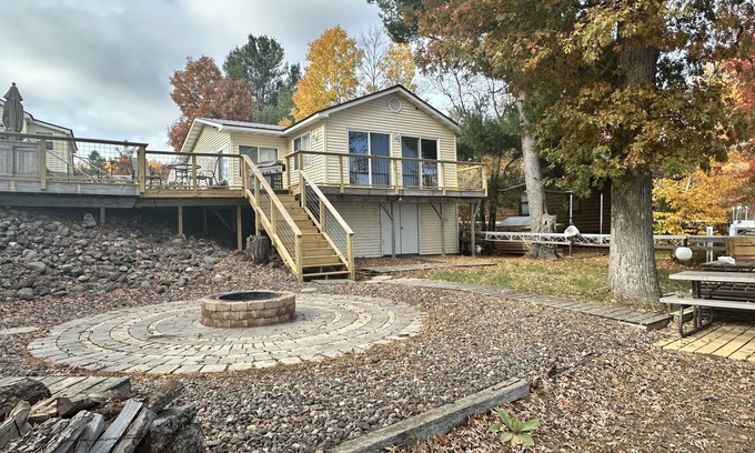Webster Resort | Large group lakeside getaway on Big Yellow Lake! Pet friendly!