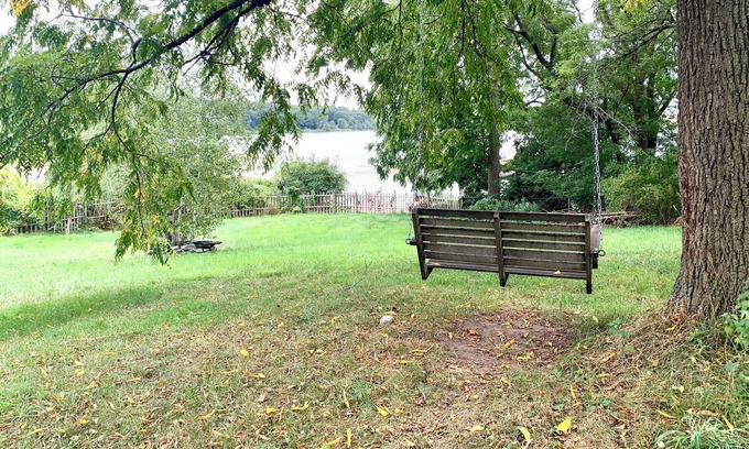 Warwick Apartment | Large Historic Farm House on lake