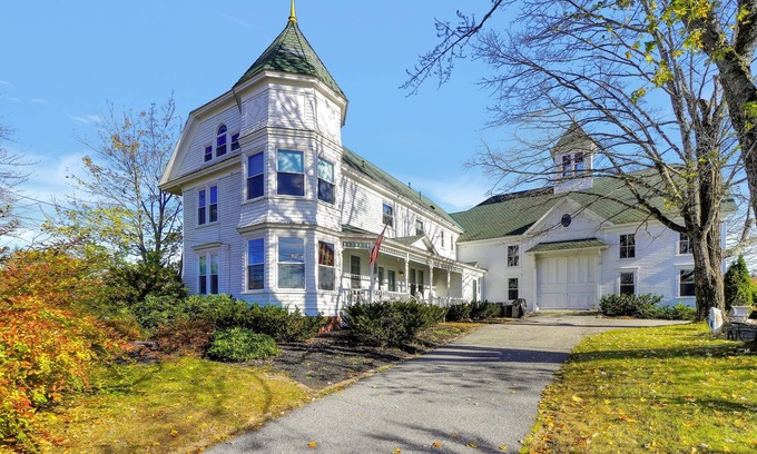 Oxford House | Large Home with indoor pool Close to Casino, Lakes, and Mountains