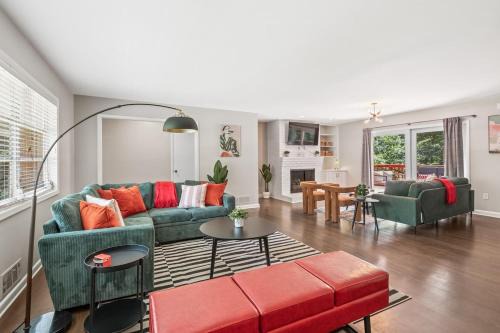 Smyrna House | Large House Near Truist Field 15 mins to ATL and Six Flags