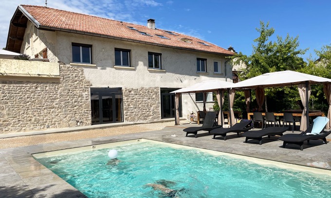 Ordonnaz House | Large house with a pool for groups of friends and families, seminars.
