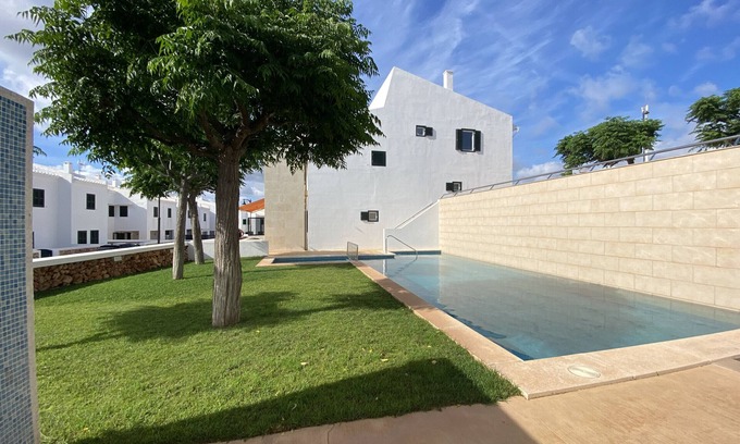 Fornells Ski Chalet | Large house with shared pool near the sea