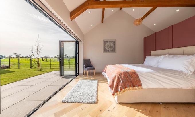 Ipswich House | Large immaculate rural conversion - The Milking Parlour