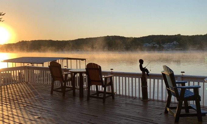 Climax Springs House | Large Lakefront Family Retreat on Quiet and Lively Cove