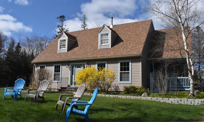 Bass Harbor House | Large Secluded Pet Friendly Home Just 3 min. Walk To Harbor- nFALL SPECIALS!